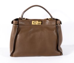 Borsa Peekaboo media