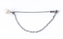 14kt white gold bar brooch
