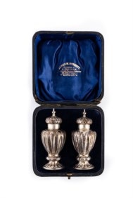 Saliera e pepiera in argento, Inghilterra, inizi XX secolo