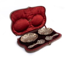 Ciotole e cucchiai in argento 925, Inghilterra, fine XIX secolo.